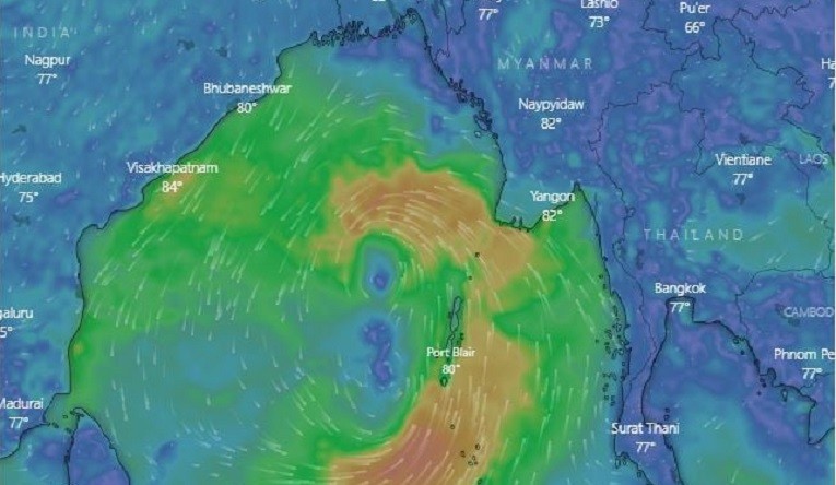 ঘূর্ণিঝড় সিত্রাং উপকূল থেকে ৩০০ কিলোমিটারের মধ্যে চলে এসেছে